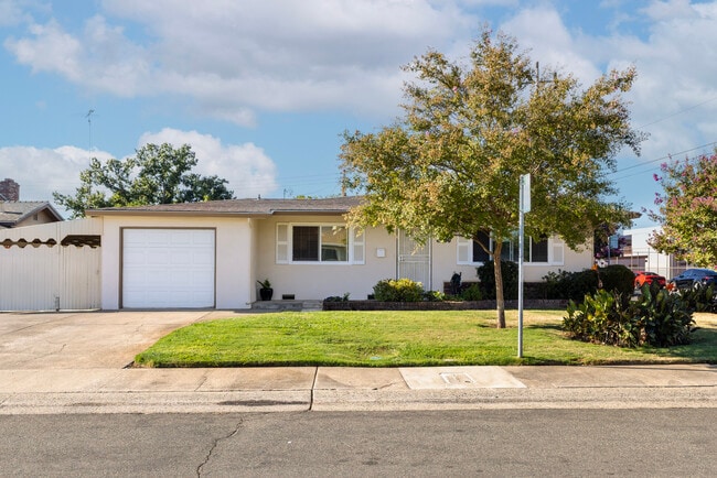 Building Photo - 6900 McQuillan Cir