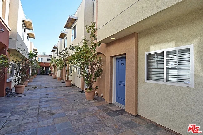 Foto del edificio - 532 N Mariposa Ave