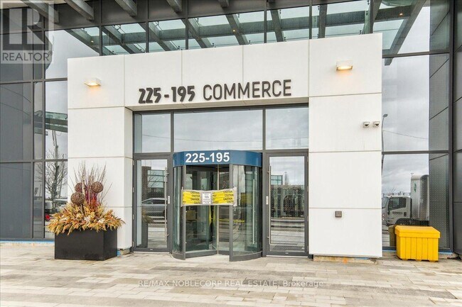 Photo du bâtiment - 225-5225 Commerce St