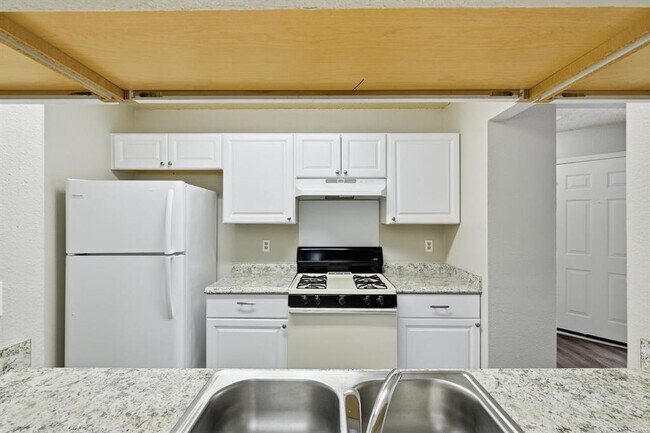 Foto del edificio - 2131 Andover Dr