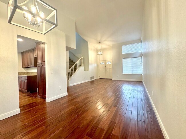 Building Photo - 8021 E Fox Run Ln