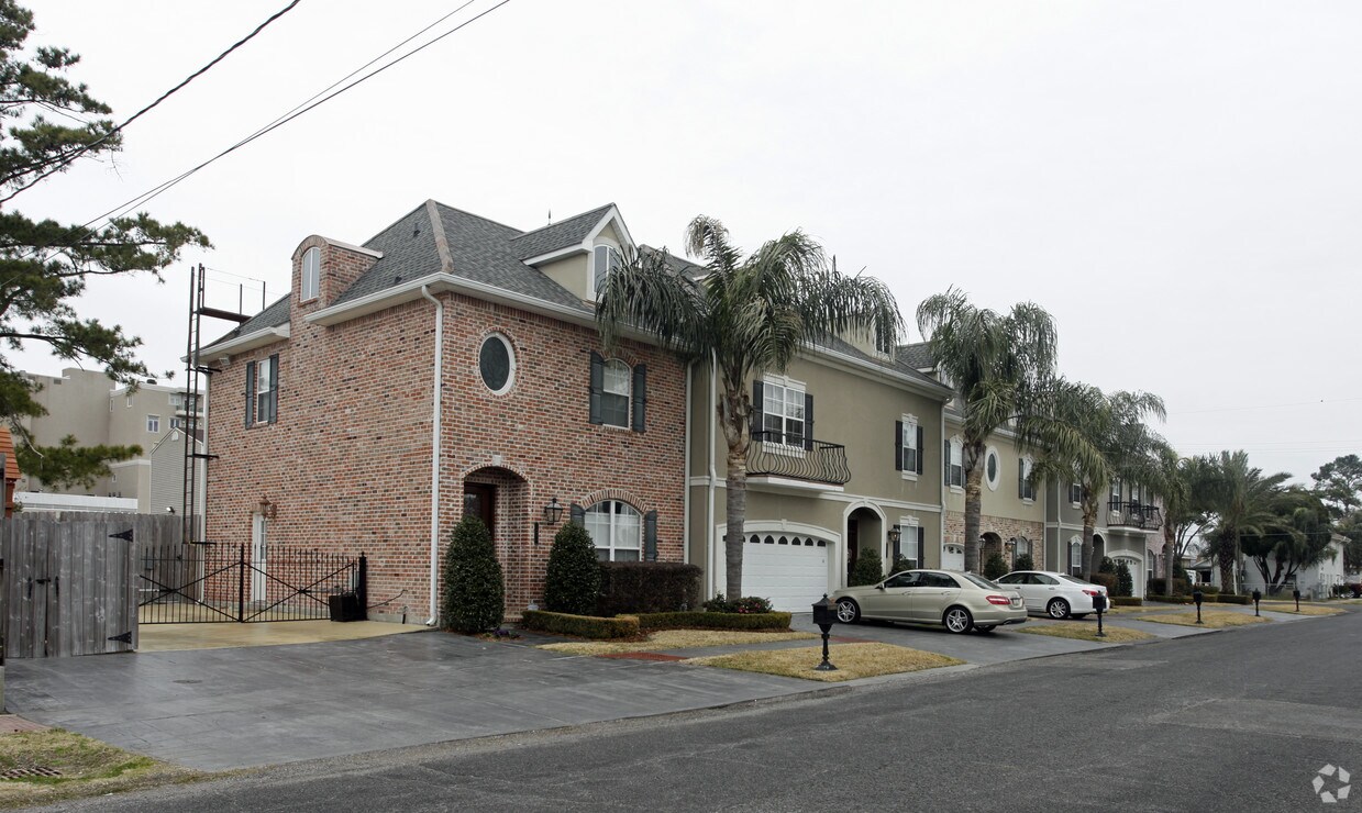 Primary Photo - 1500 Live Oak St
