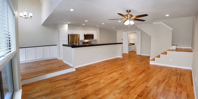 Building Photo - 6723 Eastridge Dr