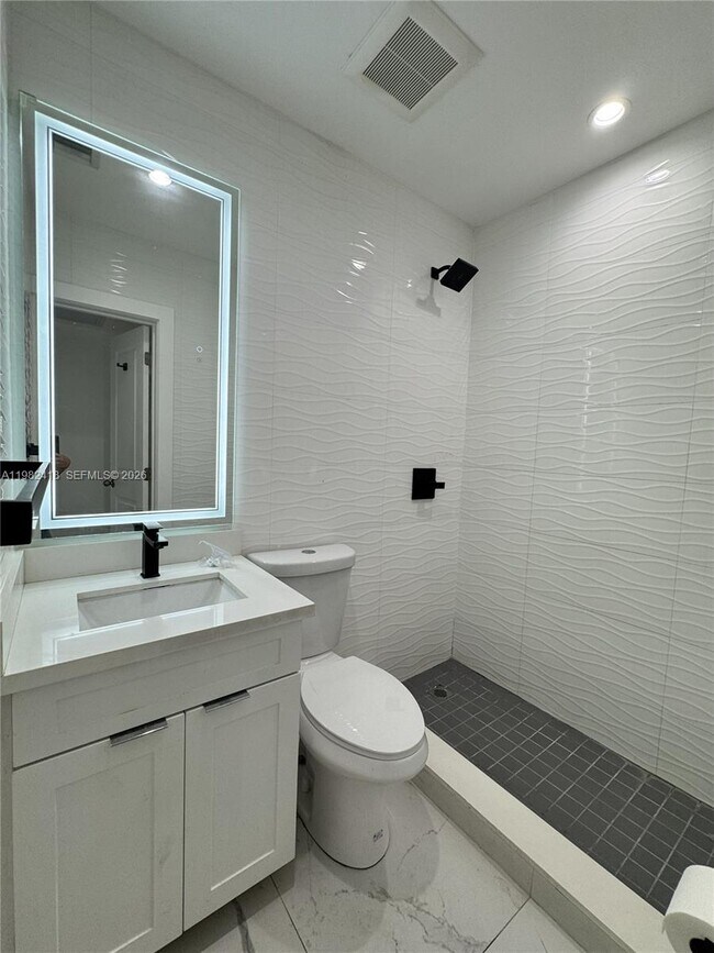 Foto del edificio - 2142 NW 1st St