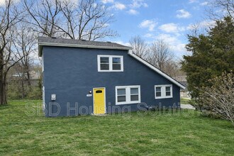 Building Photo - 1000 S Savage St