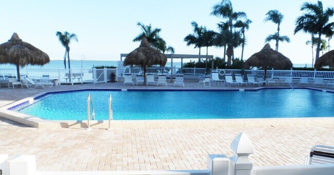 Foto del edificio - FURNISHED 2/2 GOLF COURSE  6 MONTH RENTAL APR. 29 - OCT. 31, 2026