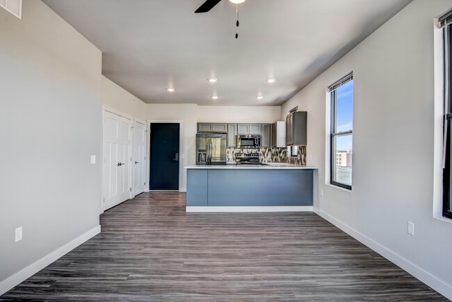 Building Photo - Seven1Five