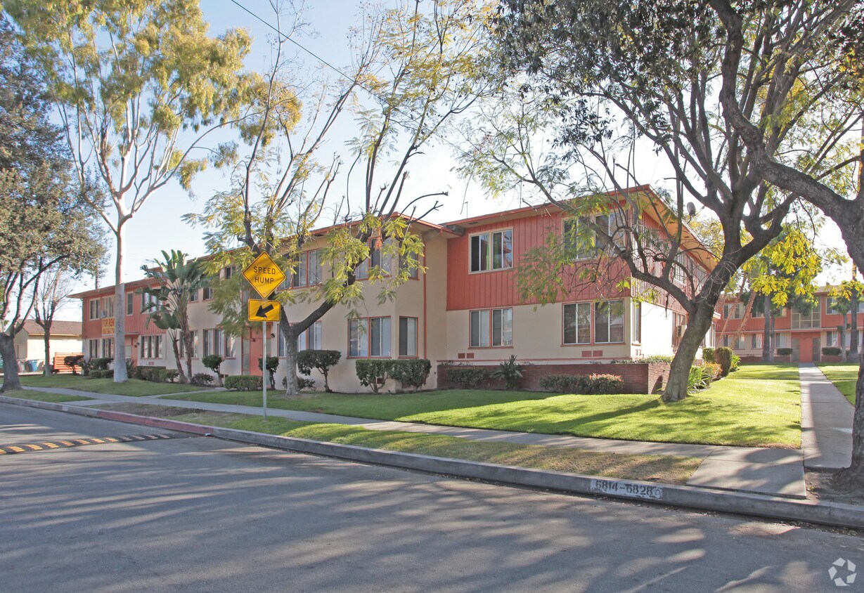 Primary Photo - 6810-6830 Heliotrope Ave