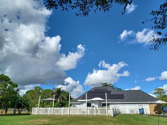 Building Photo - 18682 47th Ct N