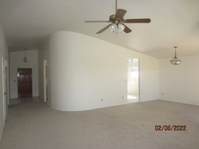 Building Photo - Comfortable & Attractive 3 Bedroom 2 Bath East Side Home Convenient to Everything