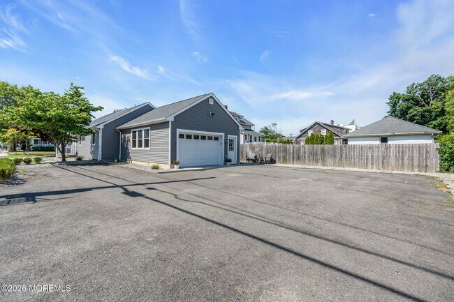 Building Photo - 501 Forman Ave