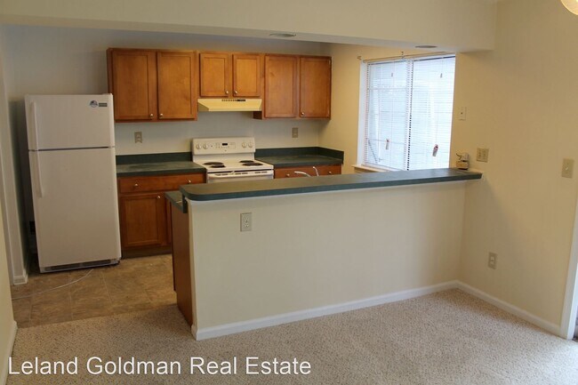 Building Photo - 2 br, 2.5 bath House - 5205 Daphne