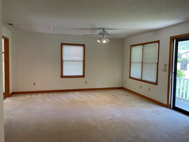 Building Photo - BEAUTIFUL 2 BED HOUSE, LARGE DECK, LARGE B...