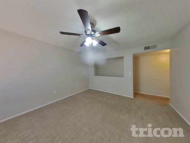 Foto del edificio - 828 N Pine Ct