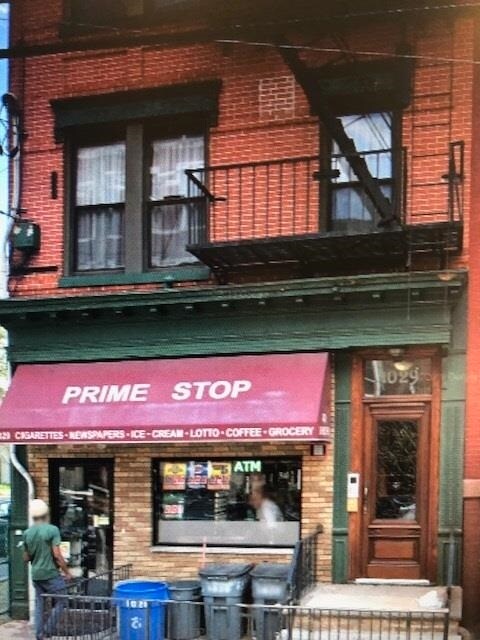 Foto principal - 1029 Willow Ave