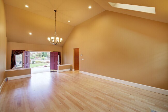 Building Photo - 137 11th Ave