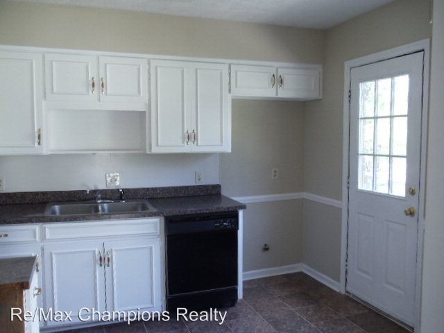 Building Photo - 2621 White Chapel Dr