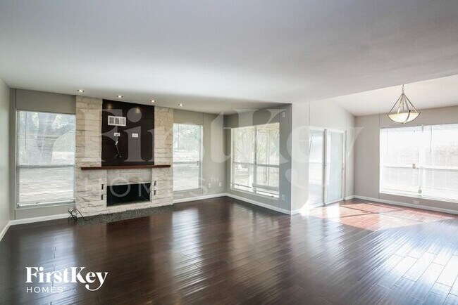 Foto del edificio - 2716 Glenwood Ct