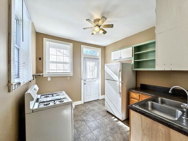 Foto del edificio - 2023 Young Ave