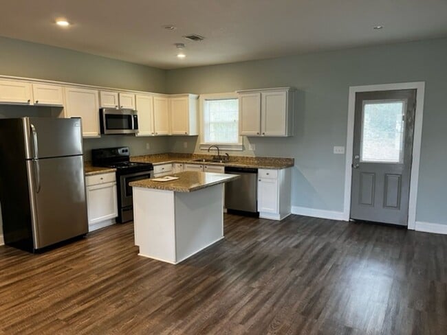 Building Photo - 2 Bedroom/2 Bath Duplex in Hahira