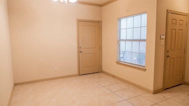 Building Photo - 1543 Cozy Dr