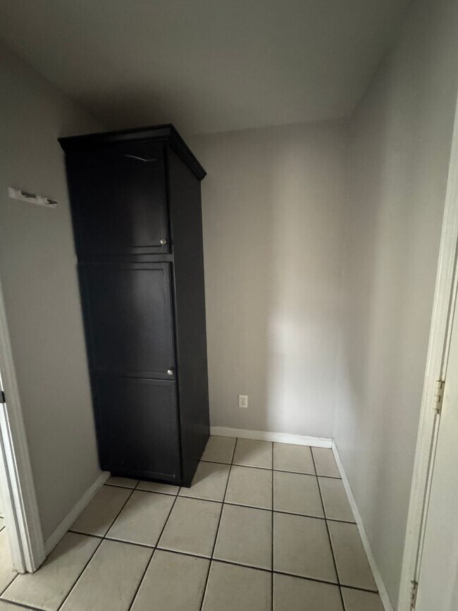 Foto del edificio - 3/2 In Bay Available now
