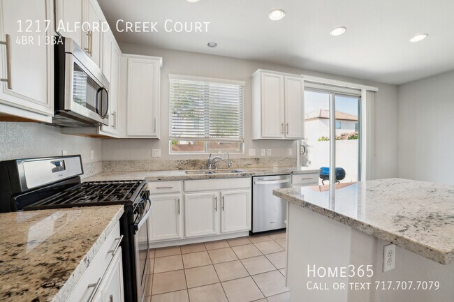 Building Photo - Gorgeous 4 bed 3 bath Single-Family Home