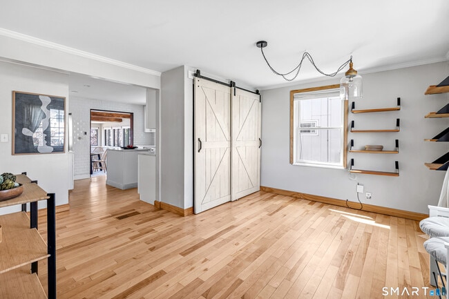 Foto del edificio - 855 Riverside Dr