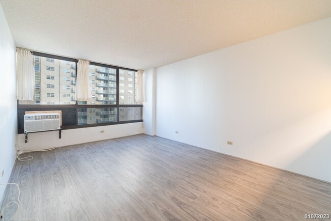 Building Photo - 1BR/1BA/1 parking in Royal Capitol Plaza.