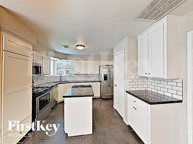Foto del edificio - 7451 Tunbury Ln