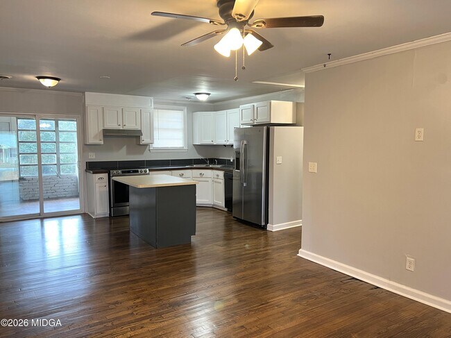 Foto del edificio - 965 N Pierce Ave