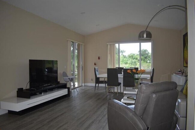 Foto del edificio - 5766 NW 127th Ter