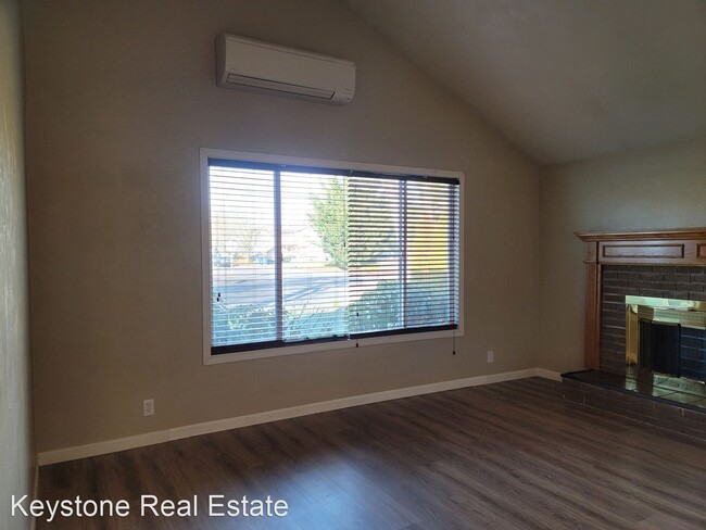 Building Photo - 3 br, 1 bath House - 1627 S. Bertelsen Road