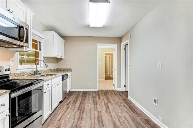 Building Photo - 2354 Woodhill Ln