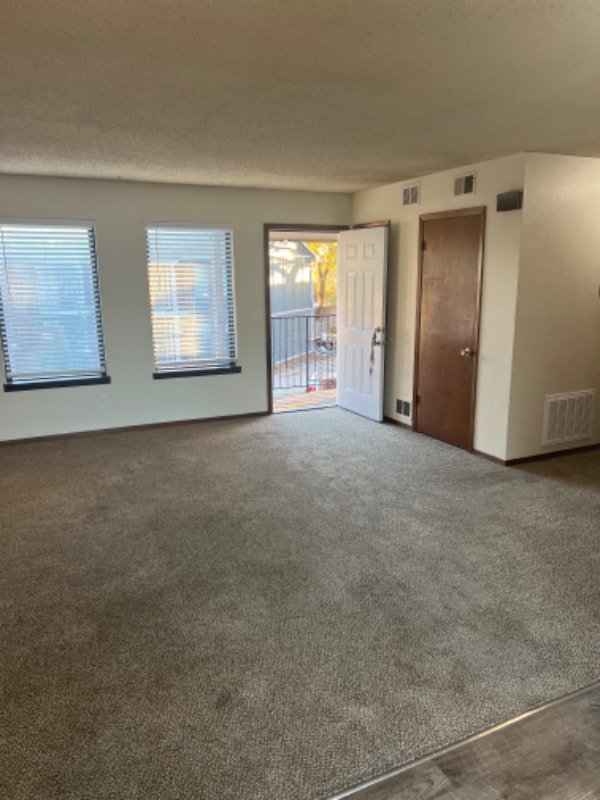 615 S Mt Carmel St Unit 3, Wichita, KS 67213 Room for Rent in Wichita