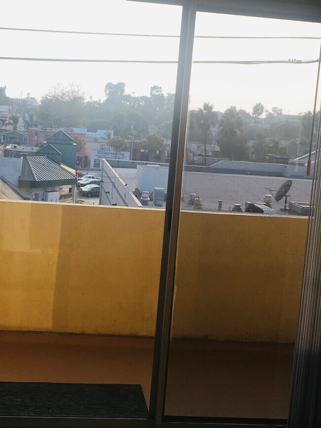Living room/03 - balcony facing ocean - 2704 11th St