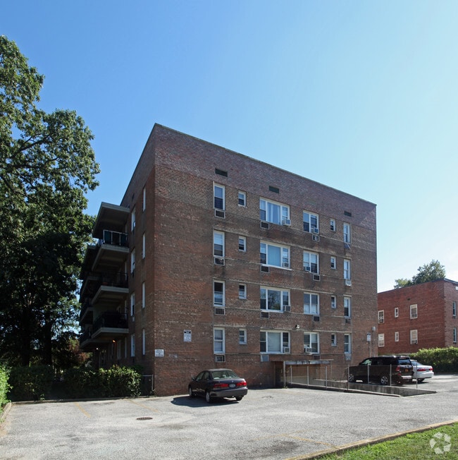 160 Guy Lombardo Ave, Freeport, NY 11520 Apartments Freeport, NY