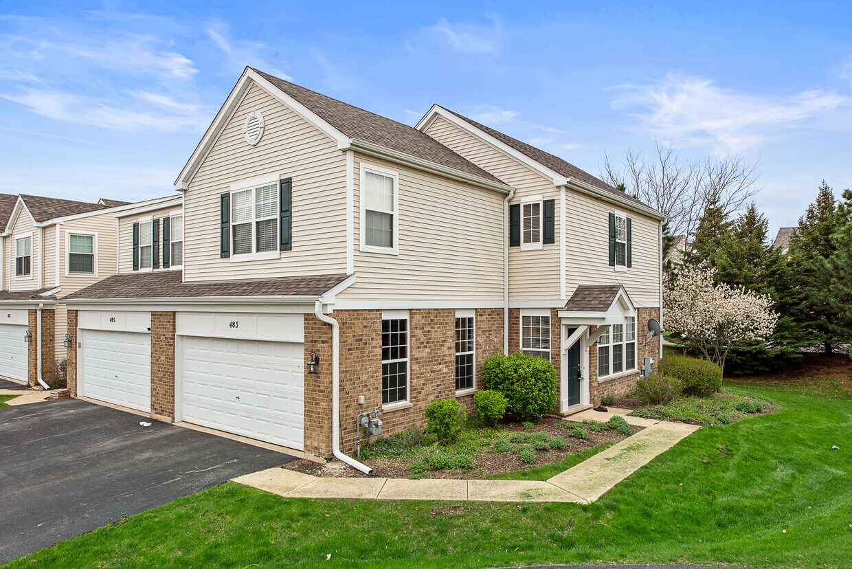 483 Brookside Dr, Oswego, IL 60543 Condo for Rent in Oswego, IL