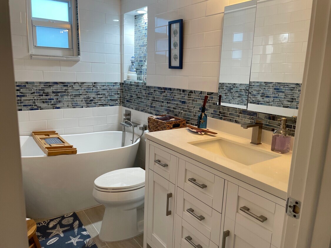bathroom - 2724 Garden Dr N
