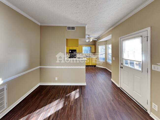 Foto del edificio - 2339 Surrey Ln