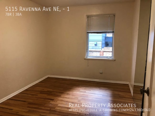 Building Photo - 5115 Ravenna Ave NE