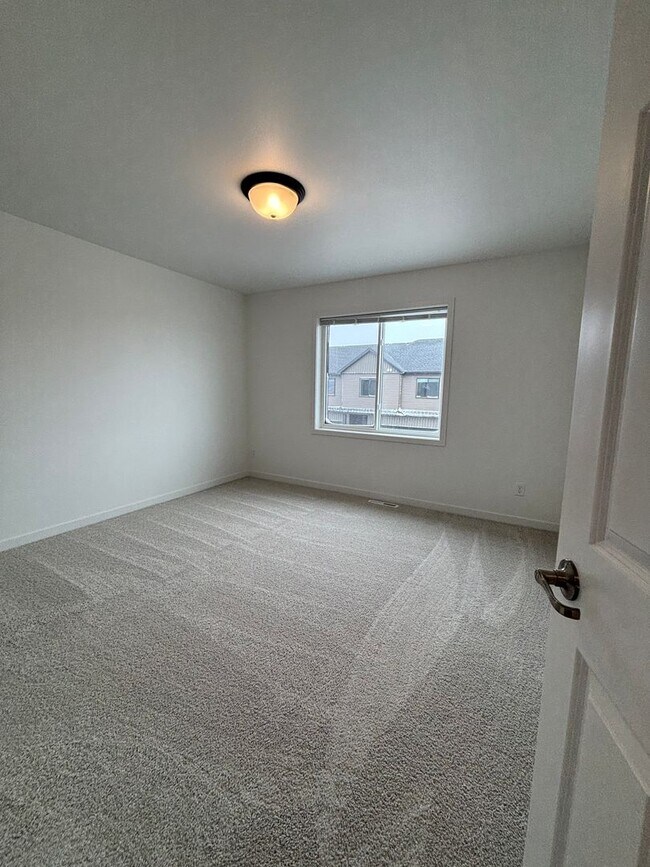 Foto del edificio - 3 Bed 3 Bath Townhome