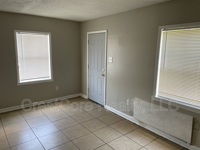 Building Photo - 1825 Castalia St