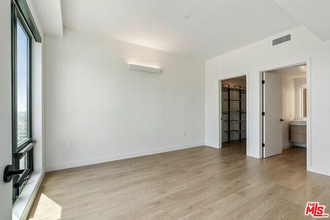 Foto del edificio - 10700 Tabor St