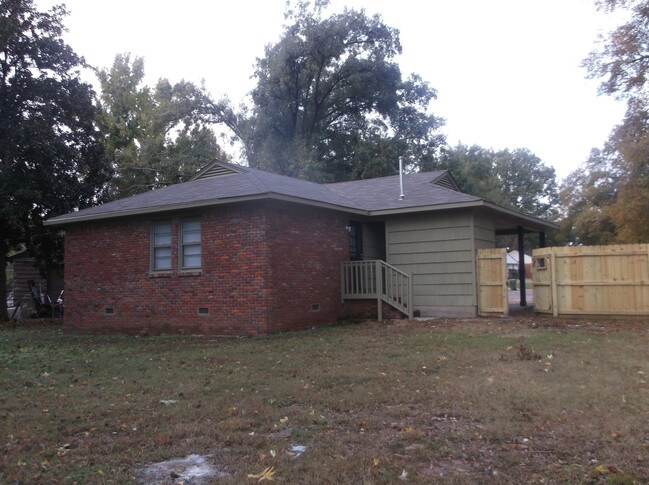 Building Photo - 2076 Gayle