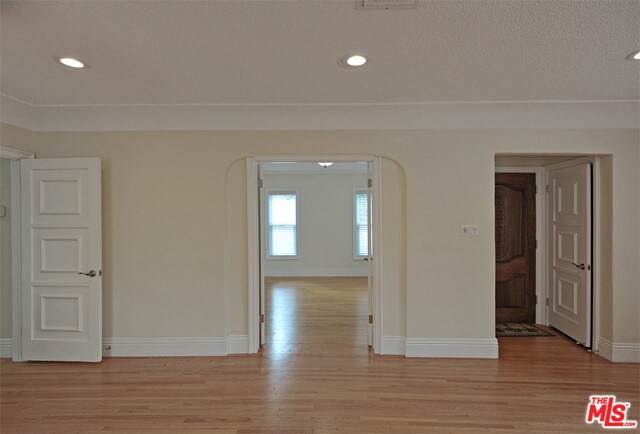 Primary Photo - 1624 S Burnside Ave