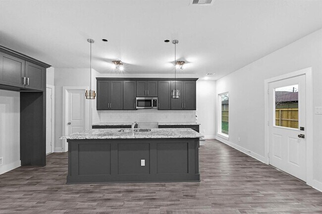 Building Photo - 4675 Bellfort Ave