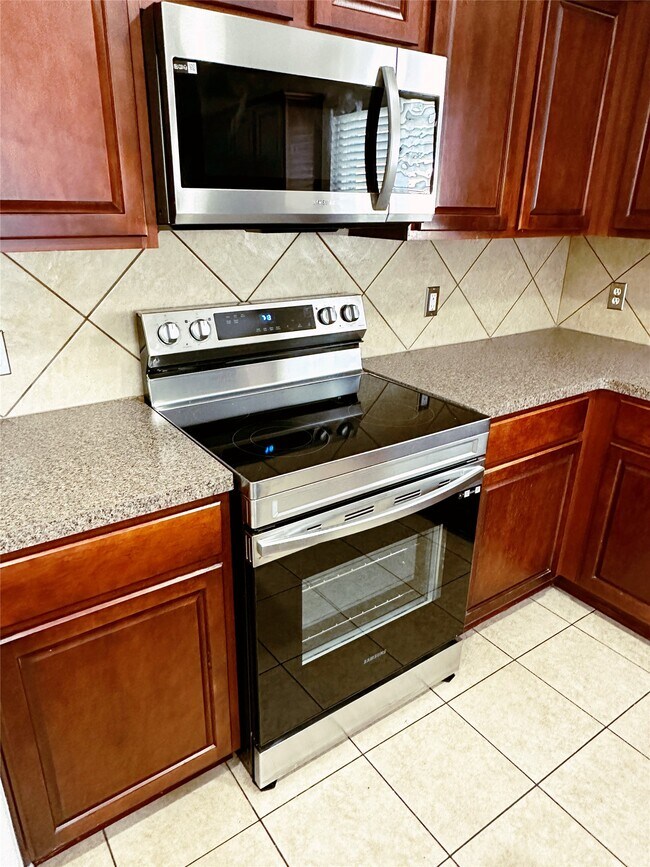 Foto del edificio - 10210 Canyon Rose Ln