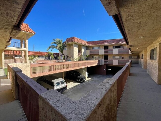 Foto del edificio - 949 W 26th St