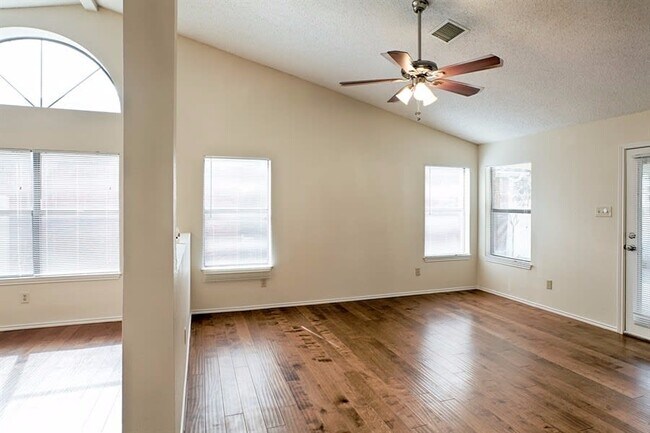Foto del edificio - 1504 Mountain Side Dr